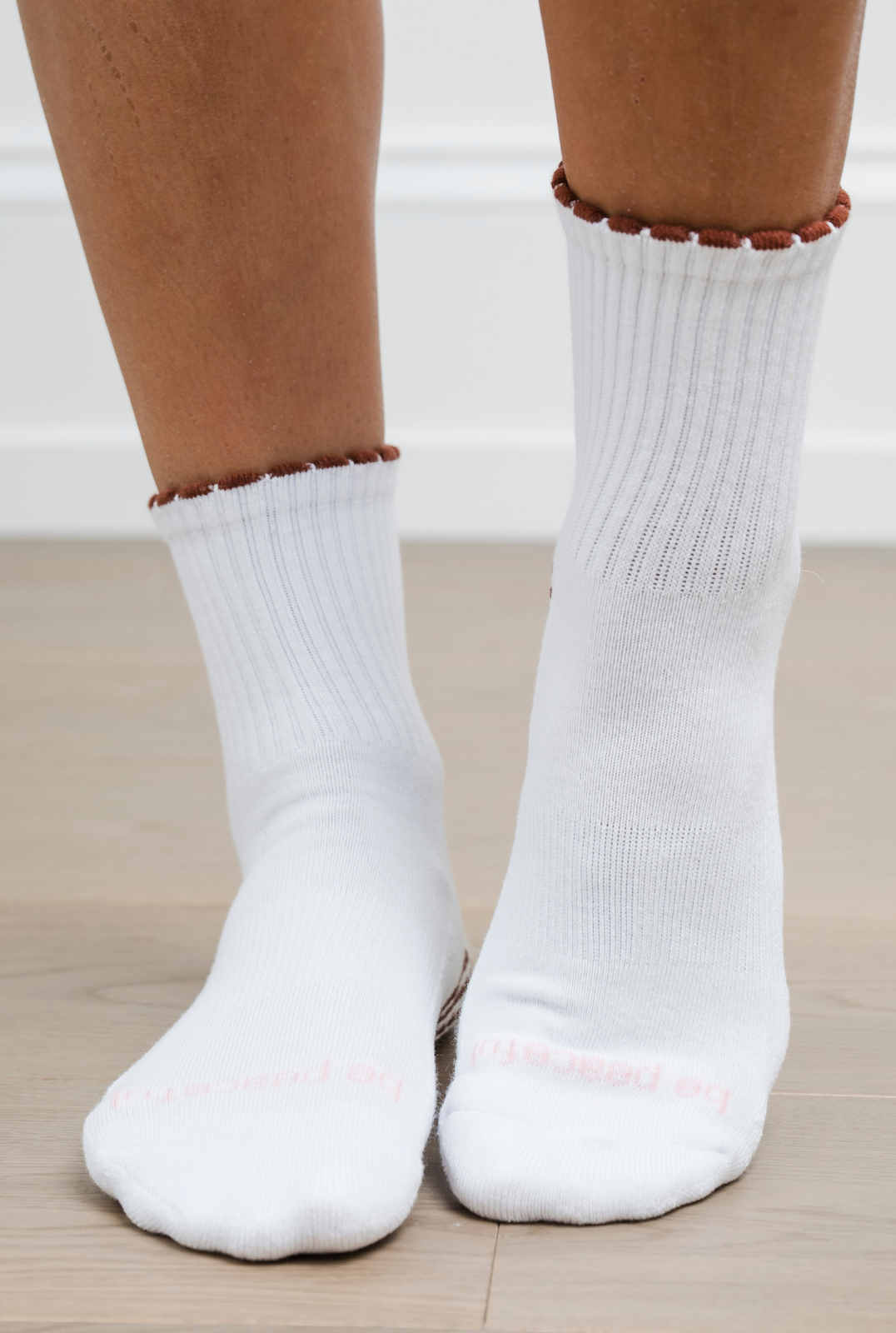Short Crew Be Peaceful Icon Grip Socks (Zen)