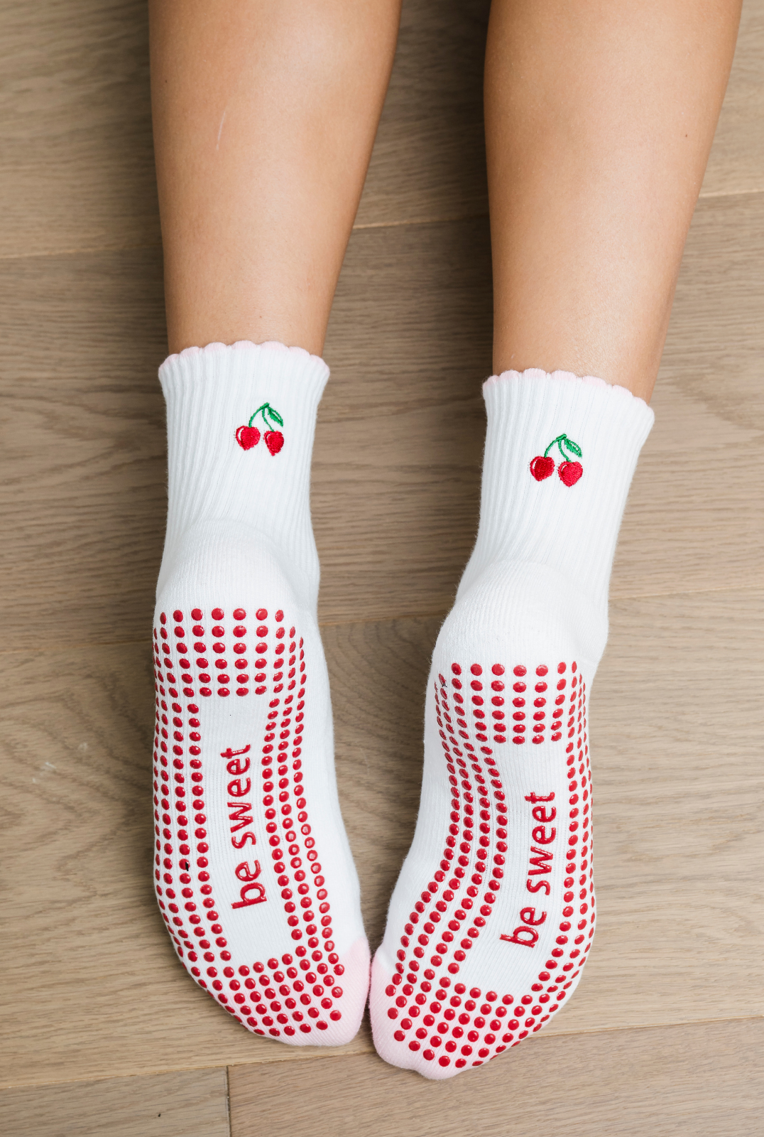 Short Crew Be Sweet Icon Grip Socks (Cherry)