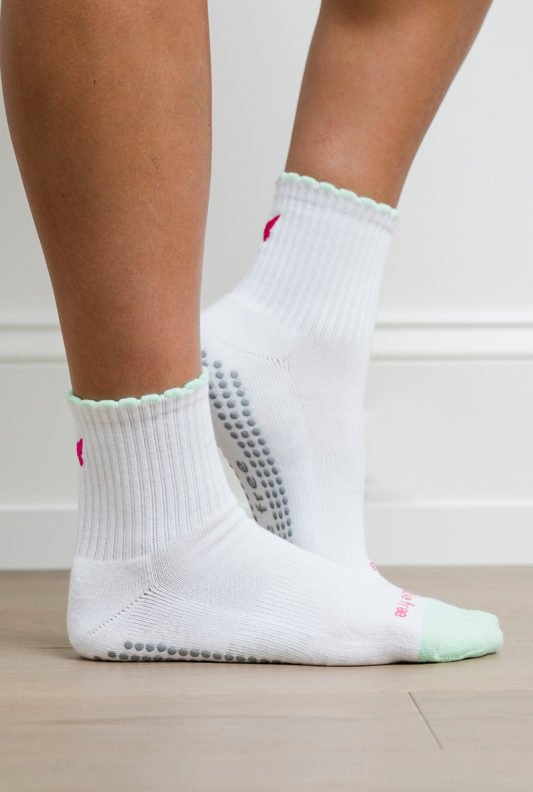 Short Crew Be Free Icon Grip Socks (Butterfly)