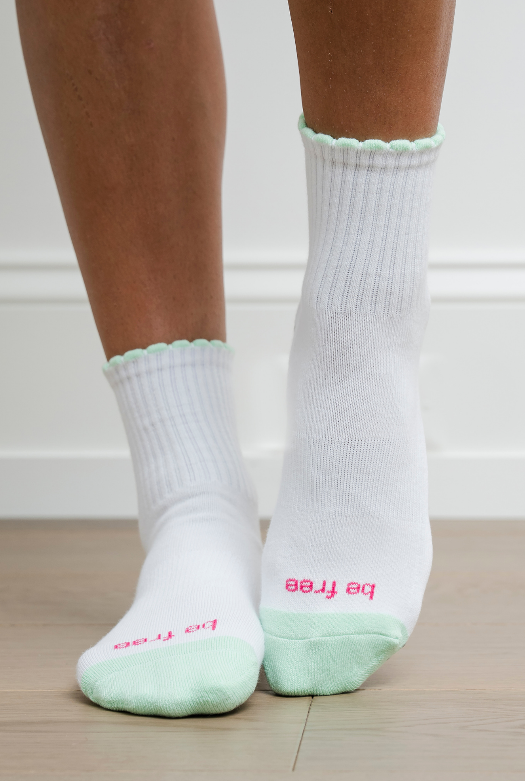 Short Crew Be Free Icon Grip Socks (Butterfly)
