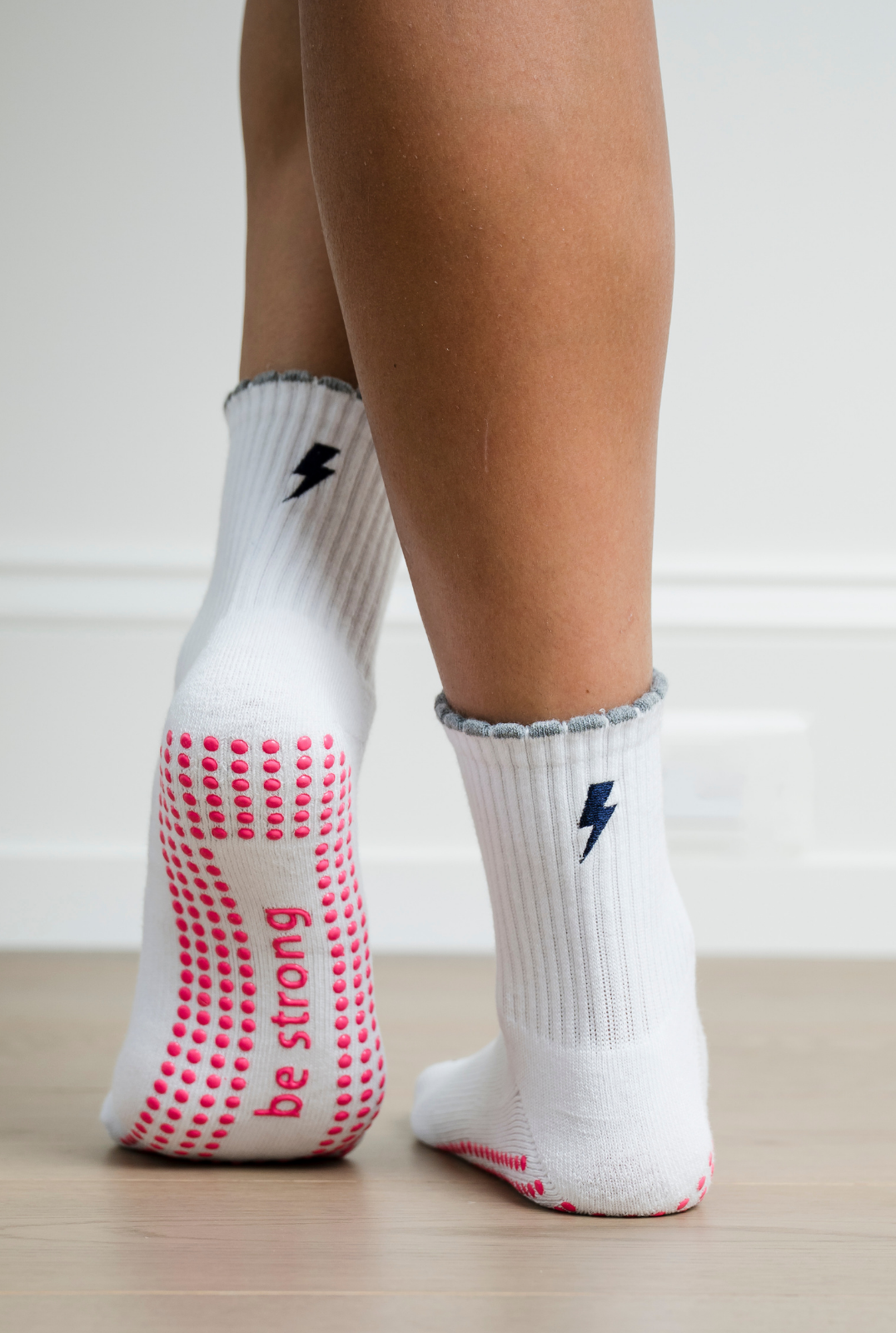 Short Crew Be Strong Icon Grip Socks (Bolt)