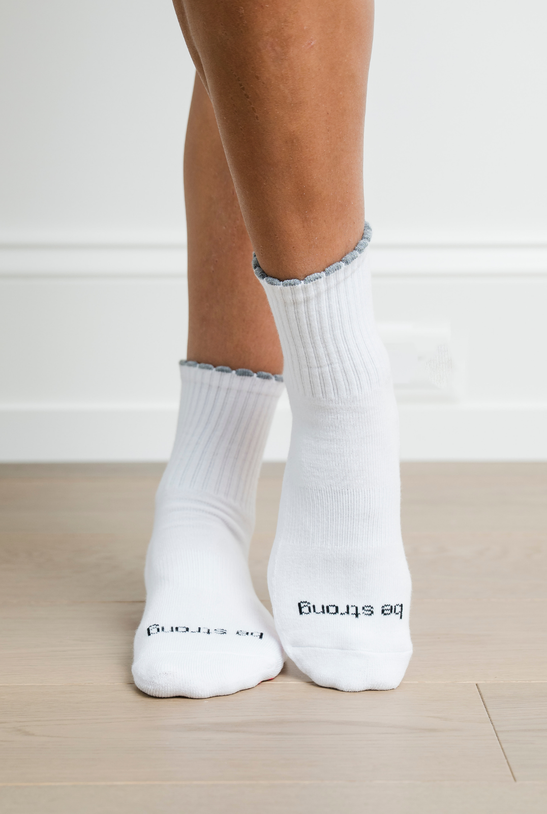 Short Crew Be Strong Icon Grip Socks (Bolt)