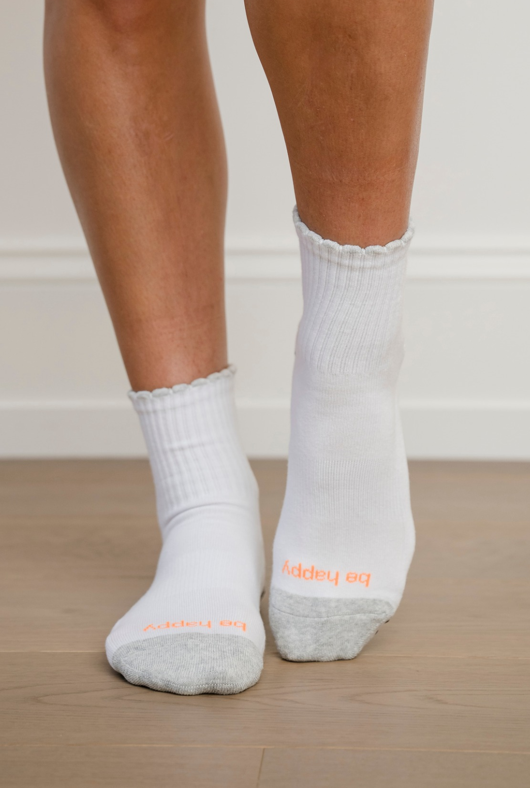 Short Crew Be Happy Icon Grip Socks (Peach)