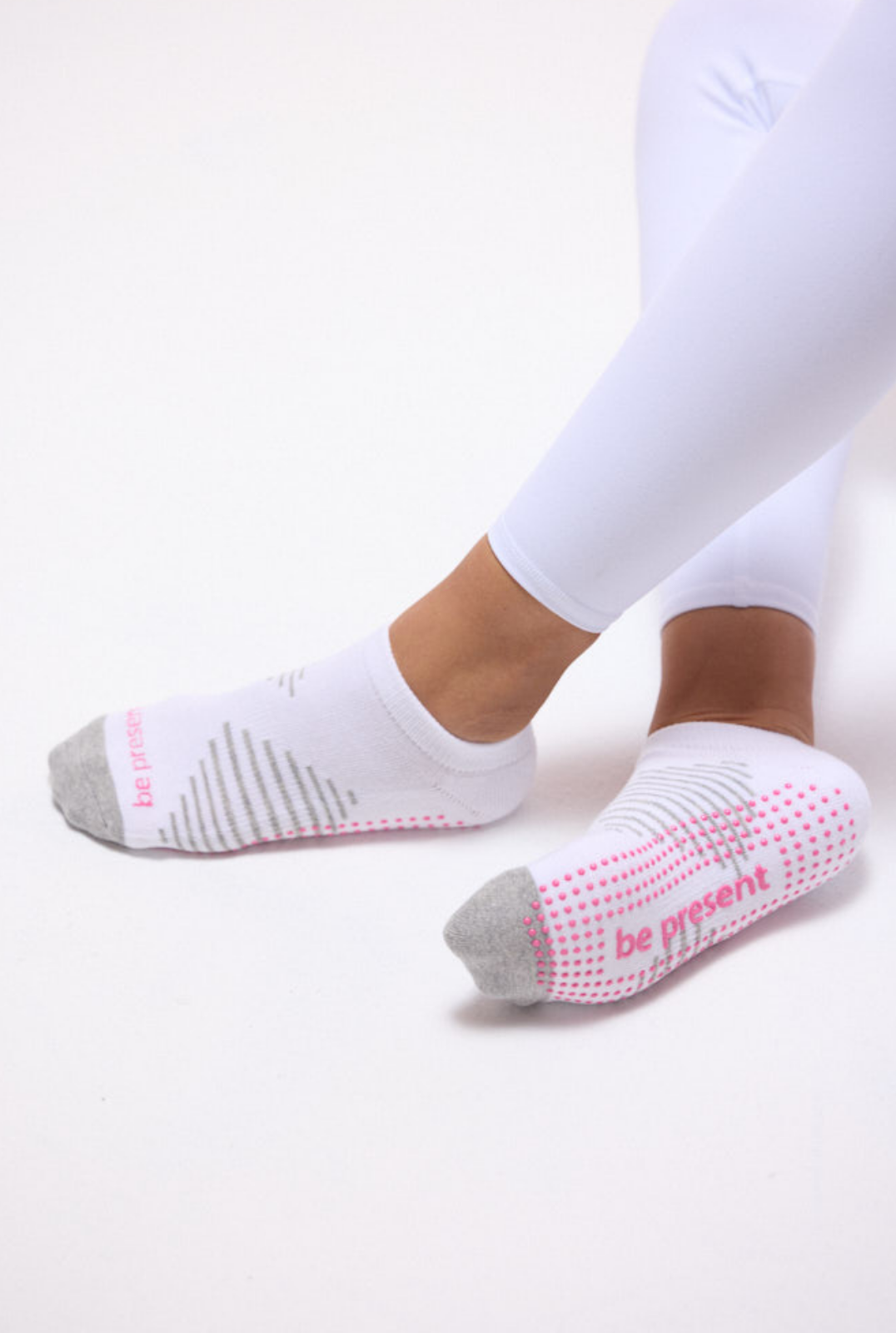 Be Present Melody Grip Socks (Blanca)
