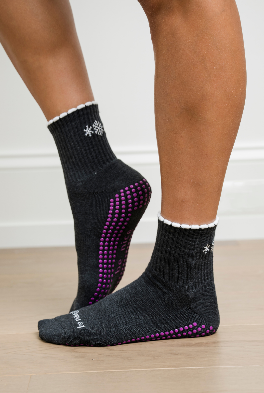 Short Crew Be Naughty Be Nice Grip Socks